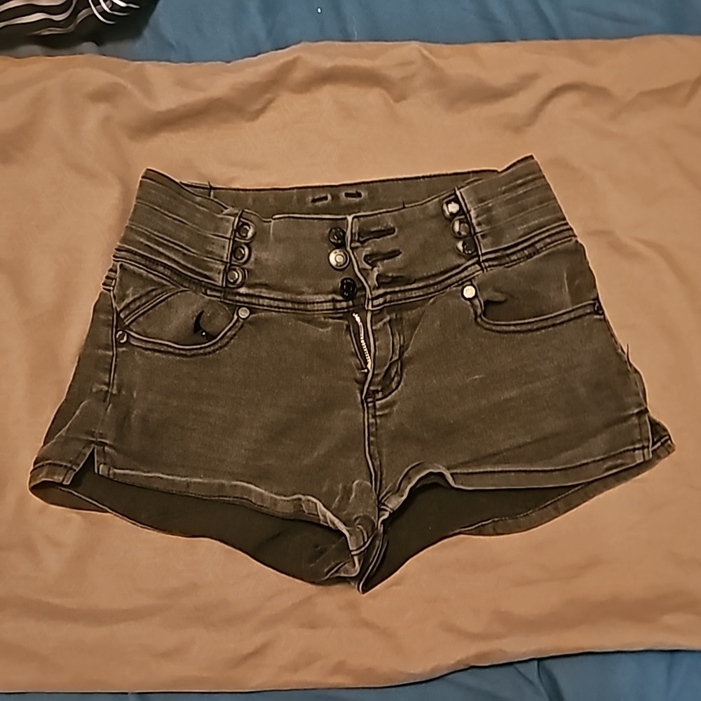 Black shorts - Picture 1 of 3